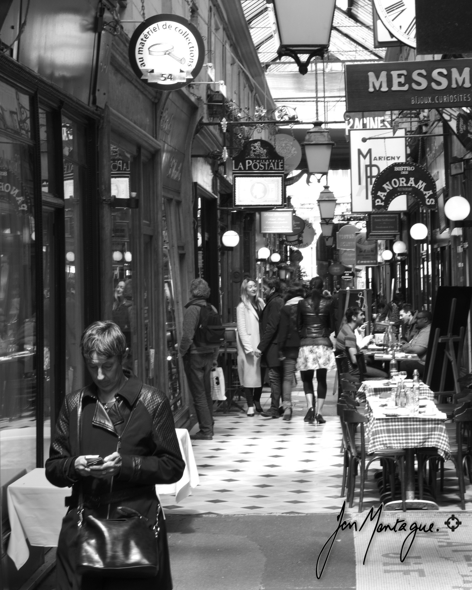 Conversation in an Arcade, Paris